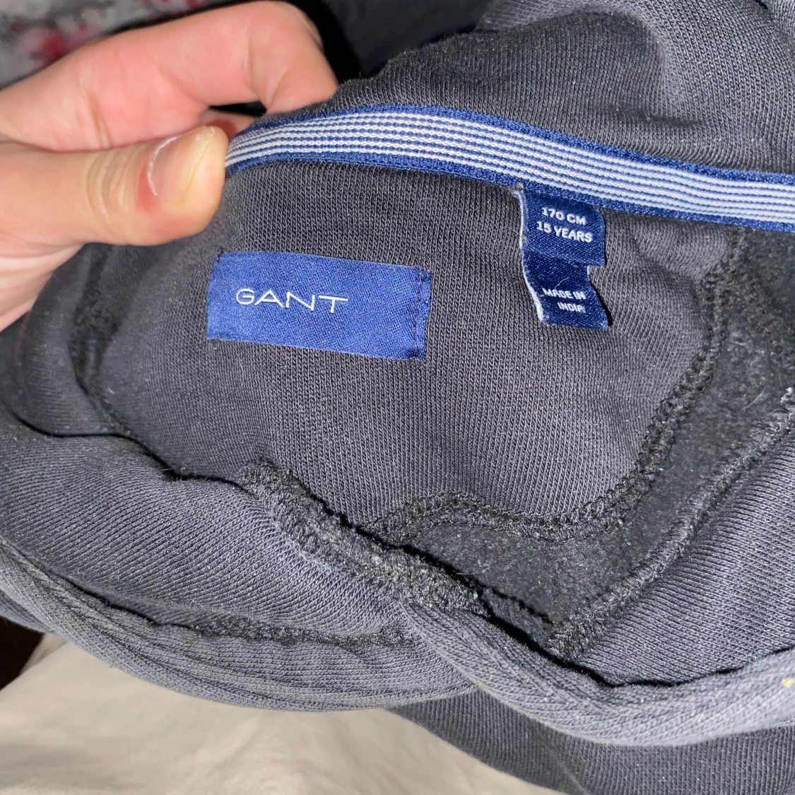 Svart hoodie från GANT - 2