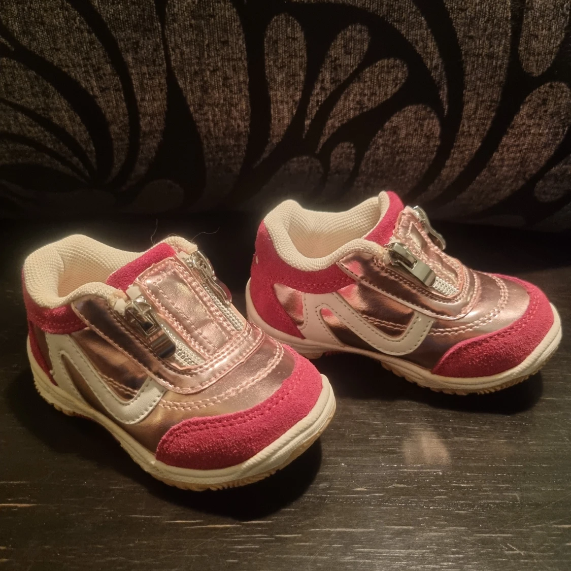 Nya Barnsneakers från Lejon i rosa och rosasilver med dragkedjor - 1