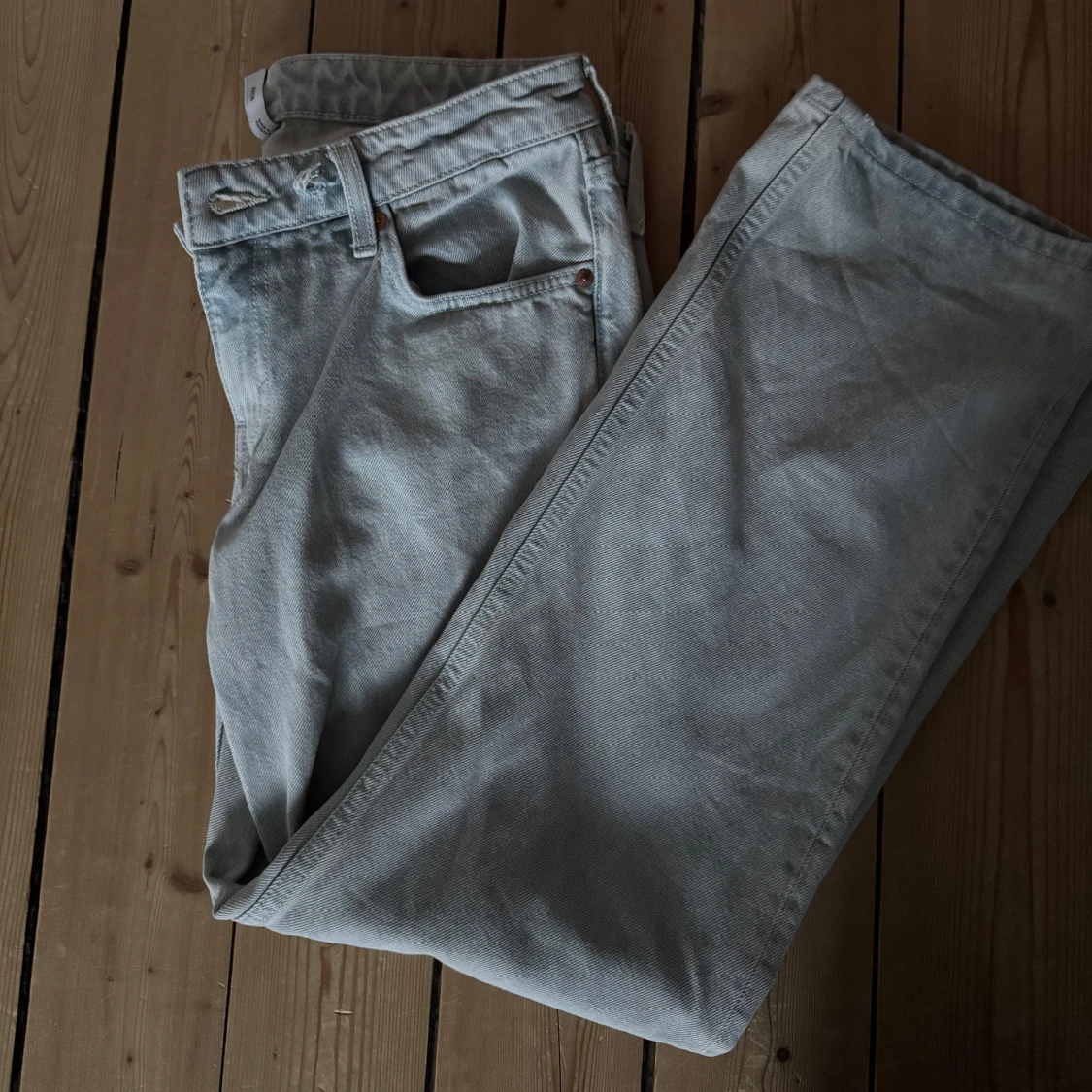 Grå jeans från Weekday - 1