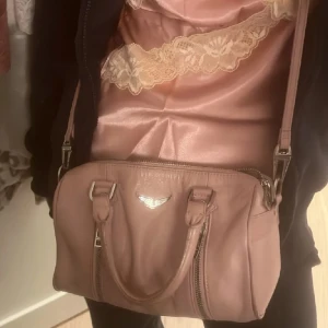 rosa zadig väska - jätte fin zadig väska som inte går att få tag på längre💖perfekt till våren och sommaren