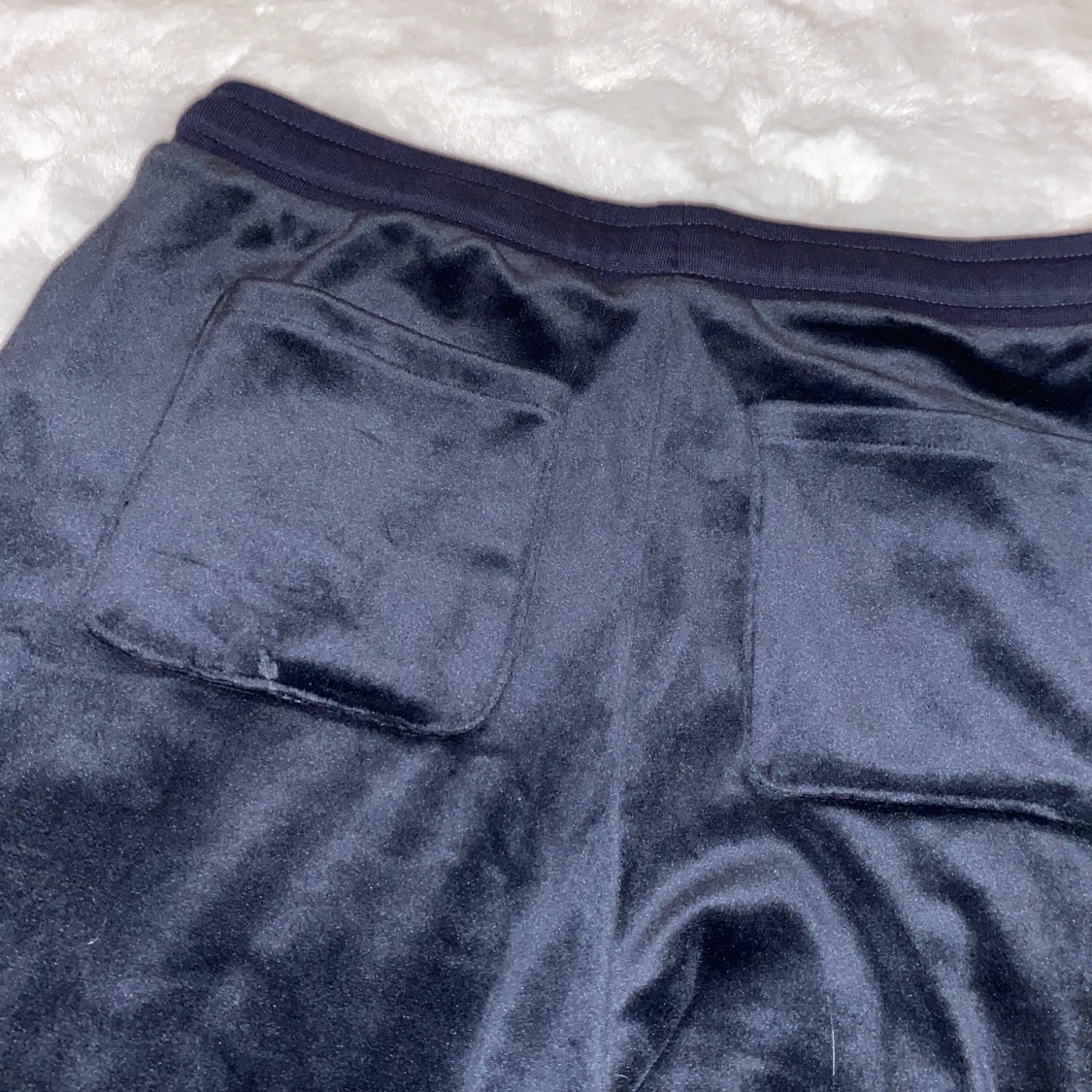 Marinblå juicy counture byxor med strassdetalj - 2