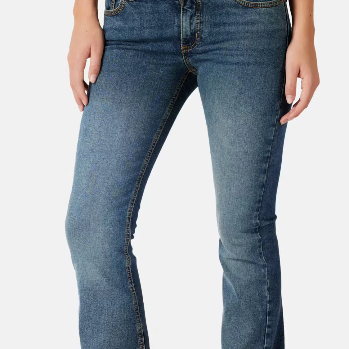 Blå bootcut jeans - 1