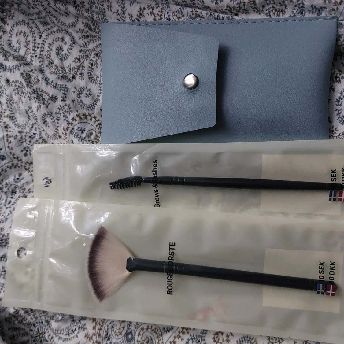 Set med sminkborstar i blått fodral - 1