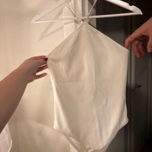 Zara body - ( bilder tagna från Vinted) Använd fåtal gånger, stretchigt material 