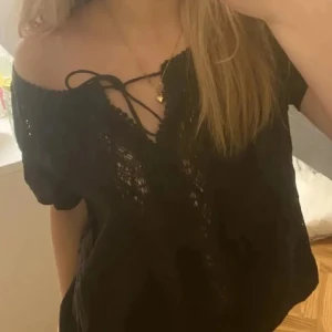 Svart blus  - Svart blus från odd Molly i bra skick. Storlek S