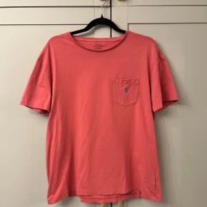 Ralph Lauren T-Shirt - T-Shirt from Ralph Lauren. Strl L.