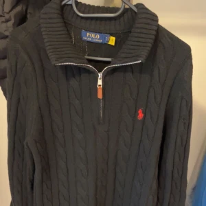 Ralph lauren half zip - Ralph lauren half zip i storlek M bra skick iprincip helt ny , pris kan diskuteras!!