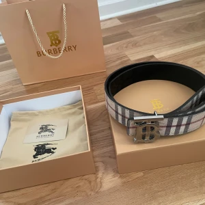 Vändbar burberry bälte  - Burberry bälte 