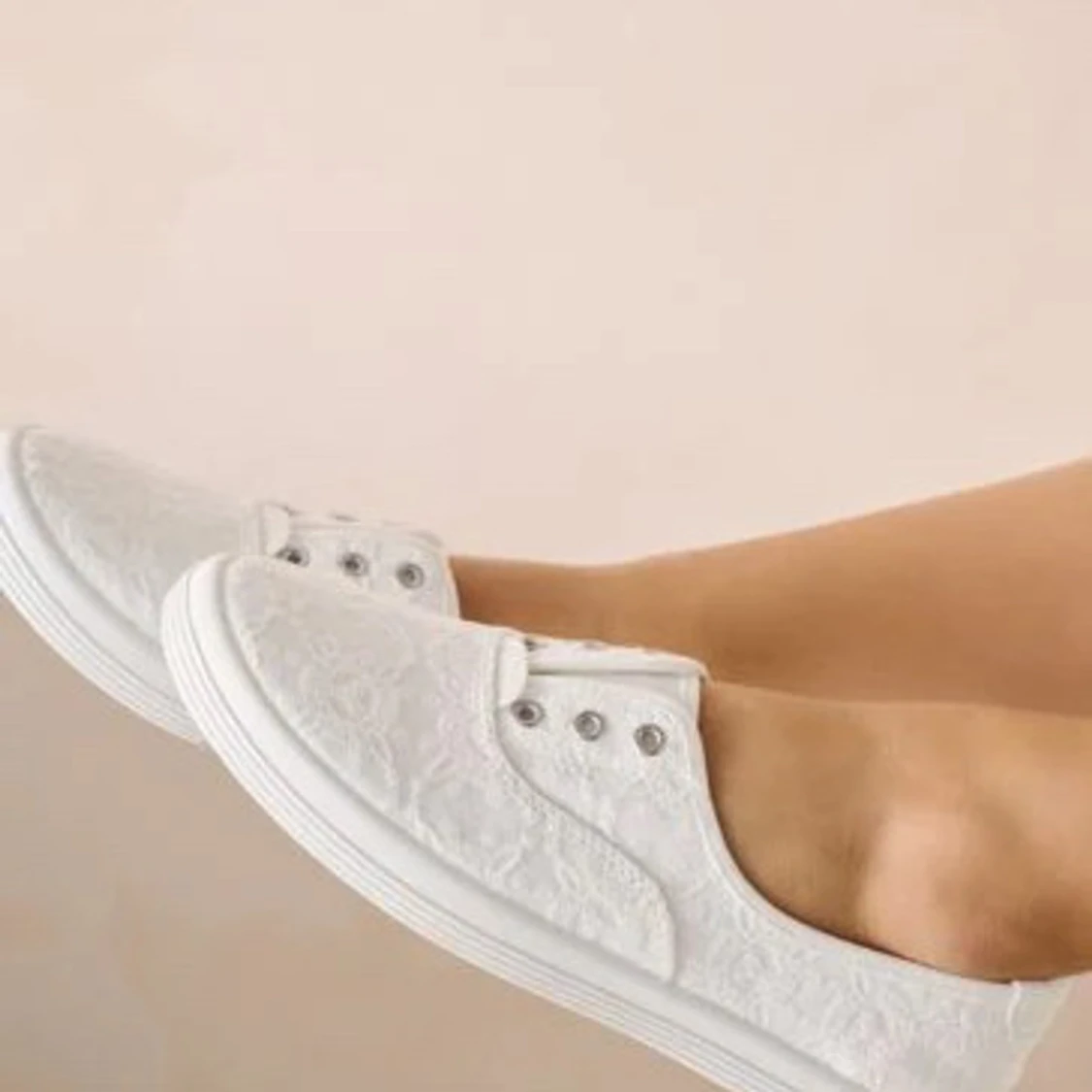 Fina broderade sneakers - 90