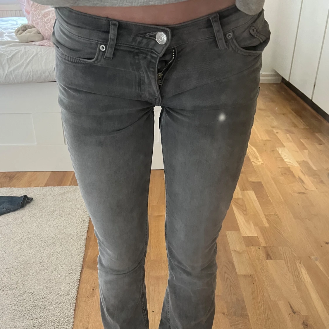 Gråa jeans från gina - 90