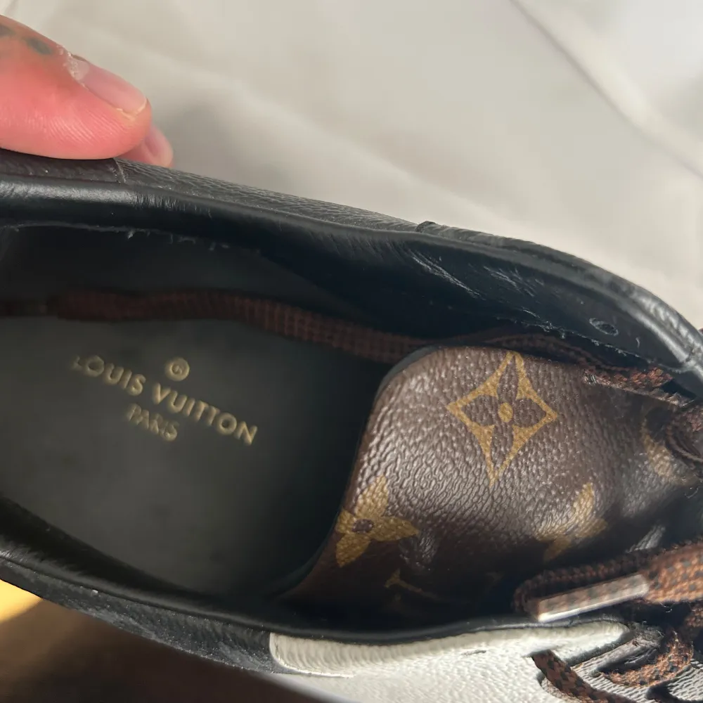 LV trainers  Väldigt bra skick  Allt og Size 46. Skor.