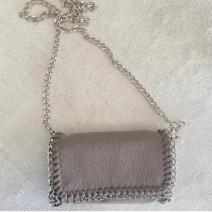 tiamo väska - säljer denna väska från tiamo då den inte kommer till användning längre💗💗