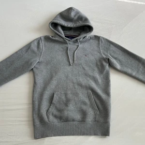 GANT grå hoodie - Dm för byte, ingen köp 10/10 skick 1400kr originalpris