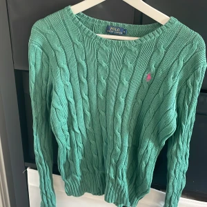 Ralph lauren tröja  - Säljer då den inte är min stil längre men den är jätte skön och fin. 