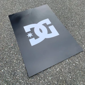 Dcshoecousa -  Affisch som skulle passa perfekt i ditt rum!!Den är 50x70 cm och tryckt på papper av riktigt bra kvalitet. Om du vill veta mer eller är sugen på att köpa den, är det bara att höra av dig!