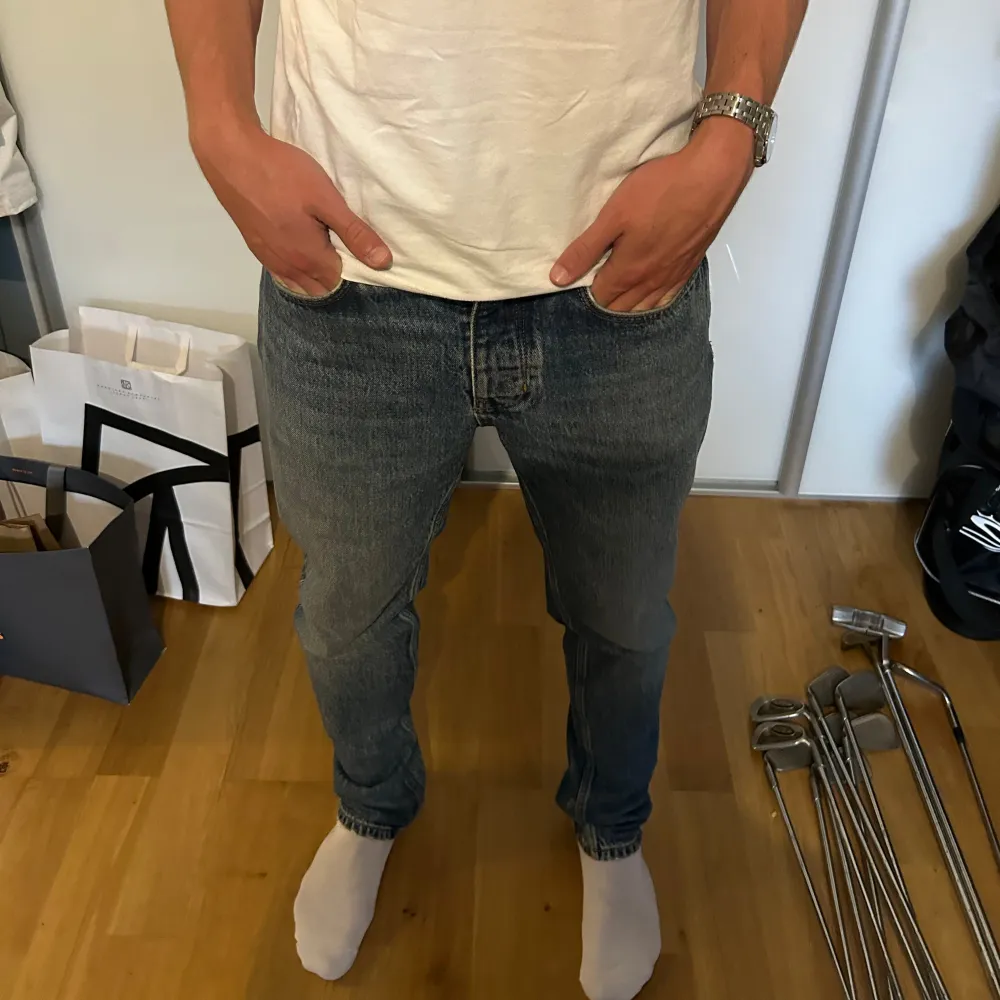 Sköna jeans från neuw. Storlek 30/32 relaxed fit. Bra skick utan defekter. Nypris 1300. Jeans & Byxor.