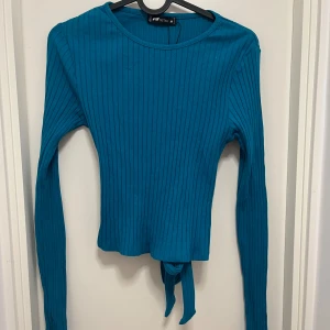 Tröja med öppen rygg - Säljer en tröja från new yorker med öppen rygg 