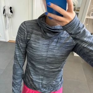 Lululemon tjocktröja  - Bra skick!