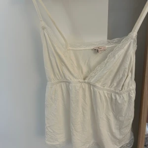 Nelly topp - Fin topp från Nelly som tyvärr inte kommit till användning då den är för liten 