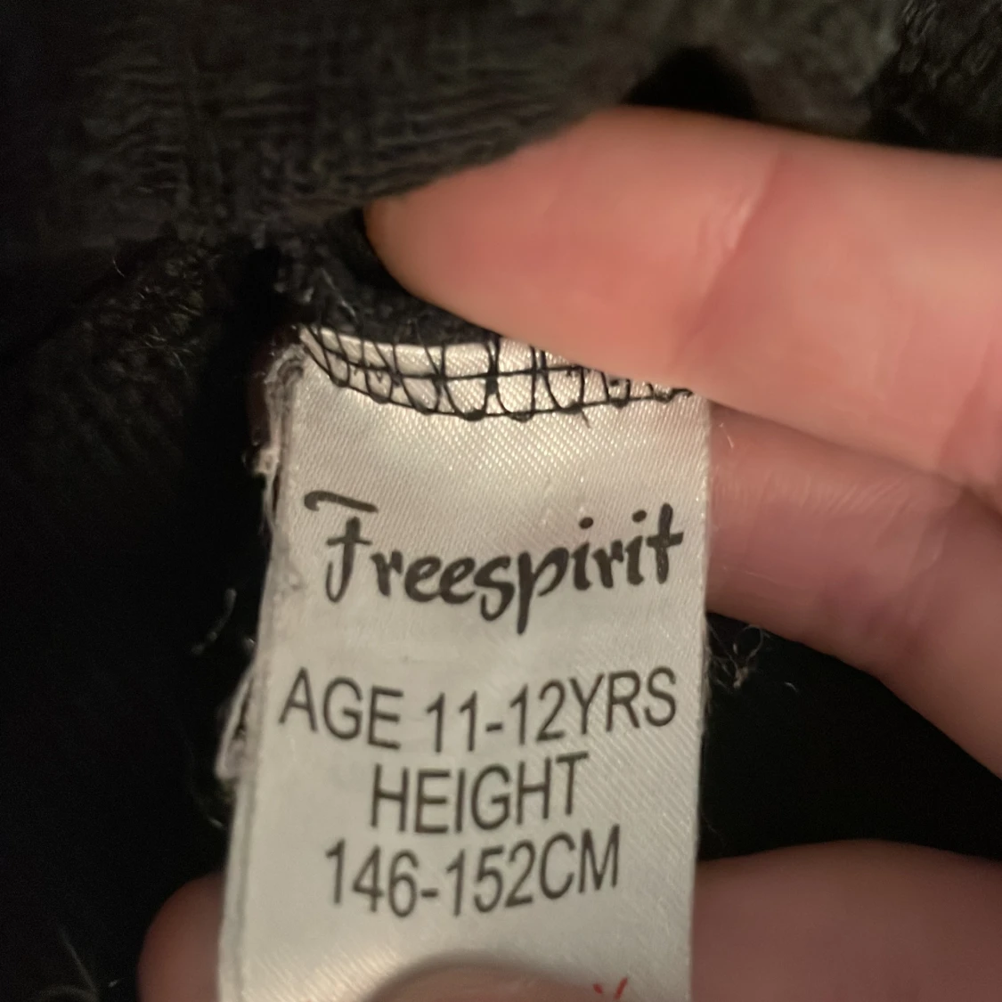 Svart och prickig tjocktröja - 92