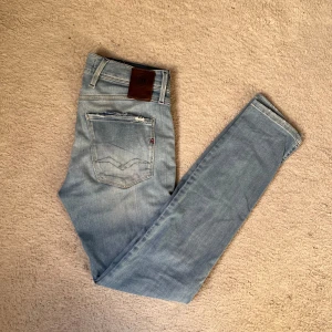 Replay jeans - Tjenare jag säljer ett par Replay jeans i storlek w27 l30 Skriv till mig om du har någon fråga eller fundering 💭 👍😃