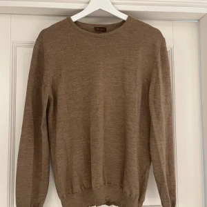 Stenströms tröja 100% merinoull  - Stenströms tröja i fint skick köpt från Nk nypris 2399kr. Storlek L men passar M/S