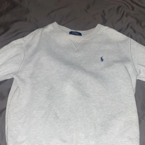 Polo Ralph lauren tröja - Ja säljer den för den är för liten för mig