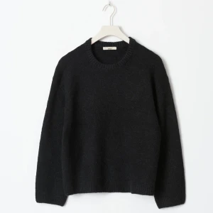 Stickad tröja  - Fin stickad tröja i jättebra skick! Stor i storleken så sitter mer som en M 🩷