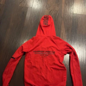 Hoodrich fleece  - Hoodrich tech fleece, jag köpte fel storlek. Jag har använt den typ 5 gånger men de är för baggy och vill sälja den