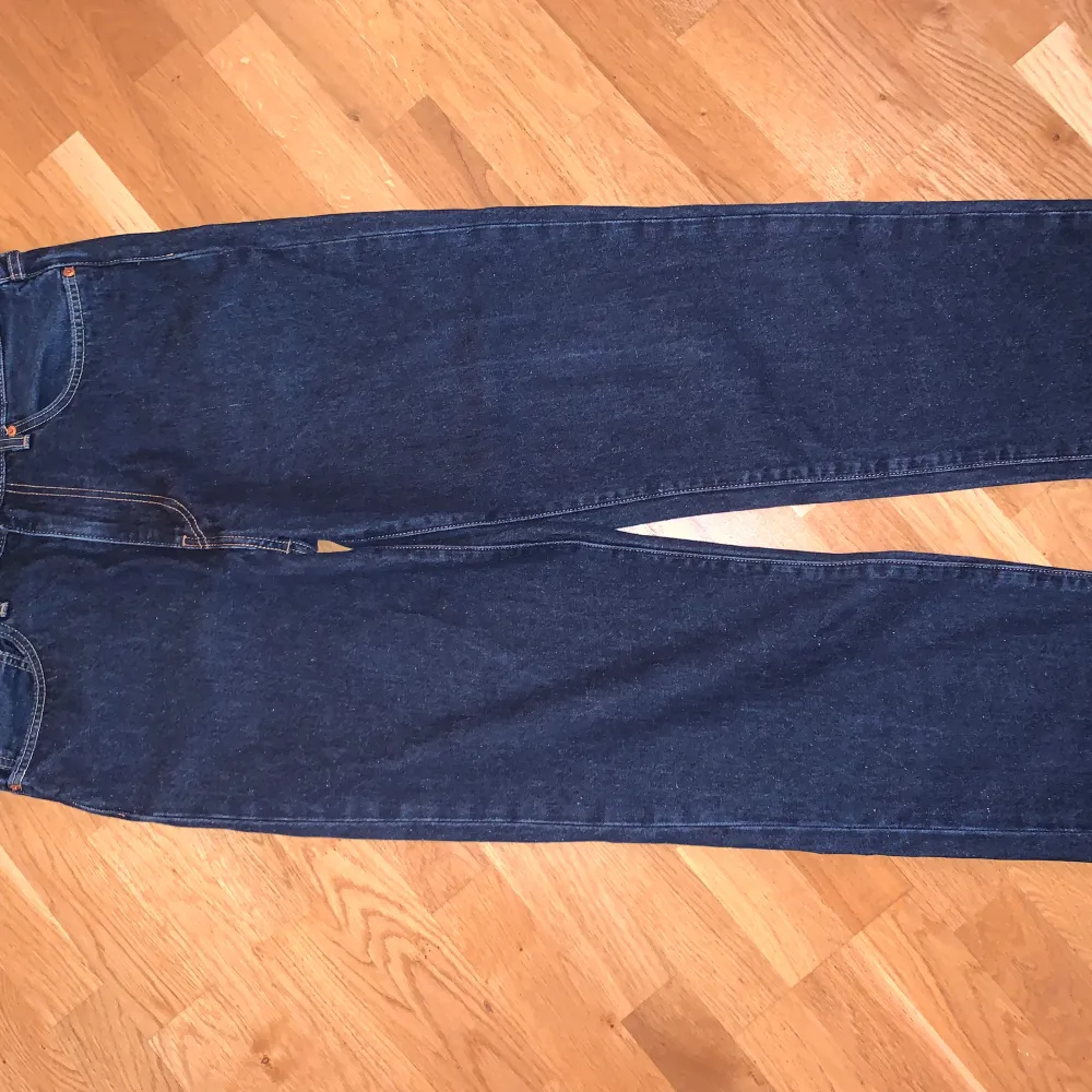 Byxorna är i ny skick 32/32. Jeans & Byxor.