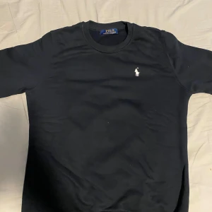 Polo Ralph Lauren Tröja  - Polo tröja i bästa skick möjligt  Storlek: S/M passar lika bra till både Pris: 300