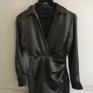 Klänning - Typ en klänning. Super fin. Använd en gång 