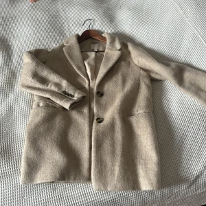 Kappa - Höstkappa från H&M i ljusbeige