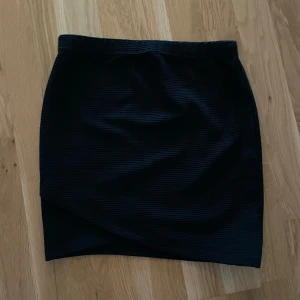 Svart minikjol vero moda - Storlek xs