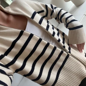 Kofta - Så fin finatickad kofta från zara som nästan aldrig är använd💕