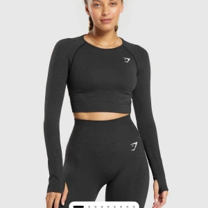 Tränings topp - Vital seamless 2.0 long sleeve crop top. Använd fåtal gånger men kommer ej till användning längre, skriv för fler bilder. Nypris 449kr