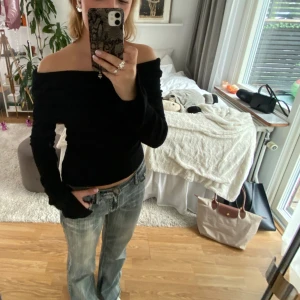 Off shoulder top - Off shoulder top från gina tricot som tyvärr inte längre kommer till användning.  I nyskick, pris går att diskutera vid snabb affär💗