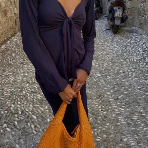 Design by si topp  - Säljer min design by Si topp som endast är använd en gång, då den är för fin för att hänga i garderoben. Passar mig som har S🩷