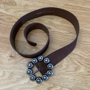 Skärp - Sjukt snyggt skärp men har för många! Justerbart mellan ca 71-82 cm