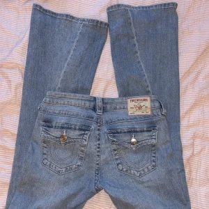 True Religion jeans - INTRESSEKOLL!!! Så snygga jeans från true religion som inte längre används. Köpta i jeansbutik i Jönköping och är så gott som nya. Skriv vid intresse!