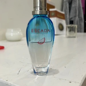 Escada sorbetto Roso parfym  - En fin härlig tjej parfym från escada