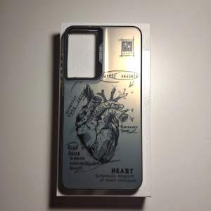 Description: This phone case displays the hearts structure, very nice.  Condition: I've never used it so it doesn't have any scratches and whatnot.  Material: The back is hard plastic and the sides are soft like silicone. 