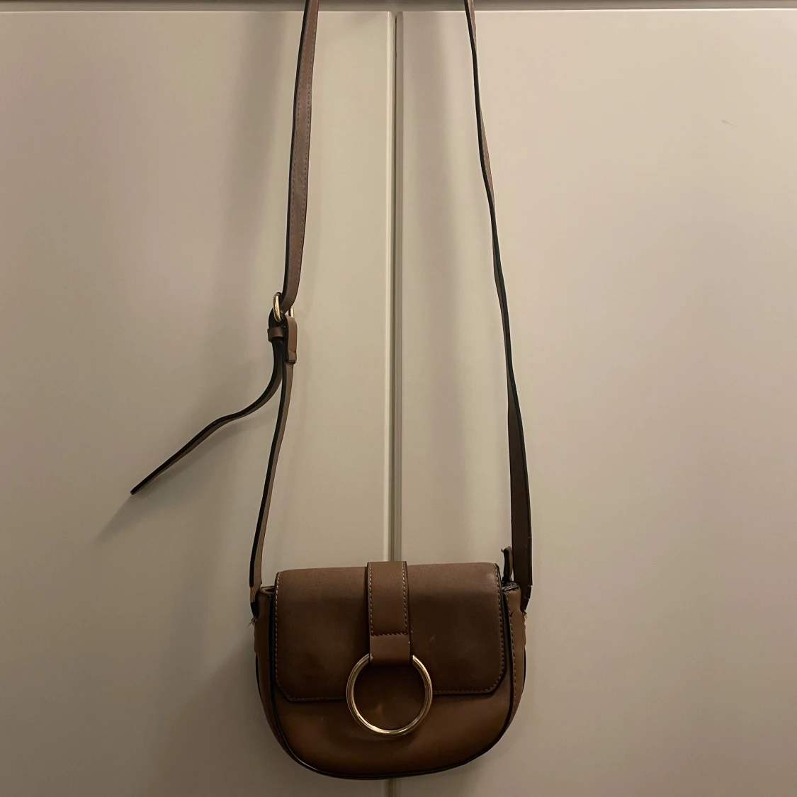 Brun axelväska
