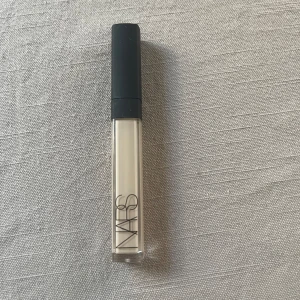 Nars concealer  - Bara radiant creamy concealer i färgen chantilly. Testad 4 gånger. 
