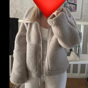 Teddy Jacka - Jätte fin teddy jacka Knappt använd ❤️❤️❤️