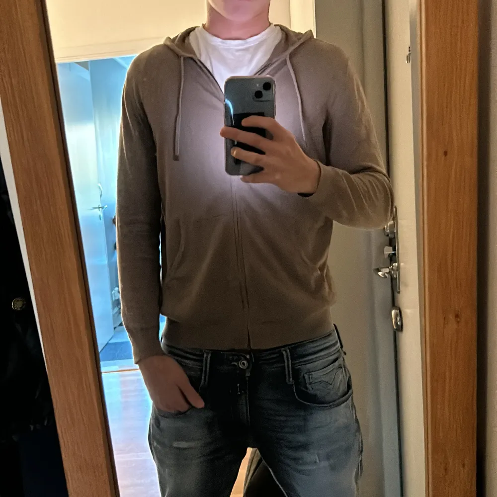 Sällsynt Massimo dutti Cashmere hoodie. Han på bilden är 186 och väger 74. Hoodies.