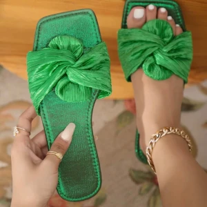 Tofflor/sandaler/skor - Helt oanvända endast testade 