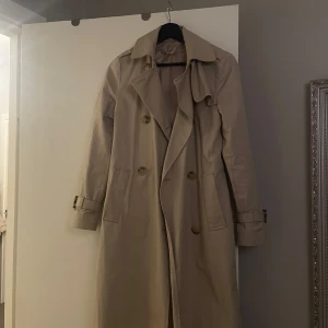 Trenchcoat - Från mango, bra skick 🧥