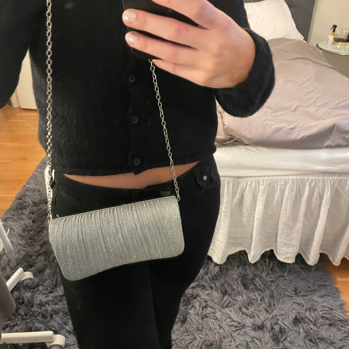 Glittrig silverfärgad väska - 90