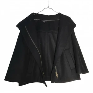 Isabel marant kappa - Jättefin marinblå kappa från isabel marant! 💓 Storlek m. (Lägger ut igen då förra annonsen togs bort)